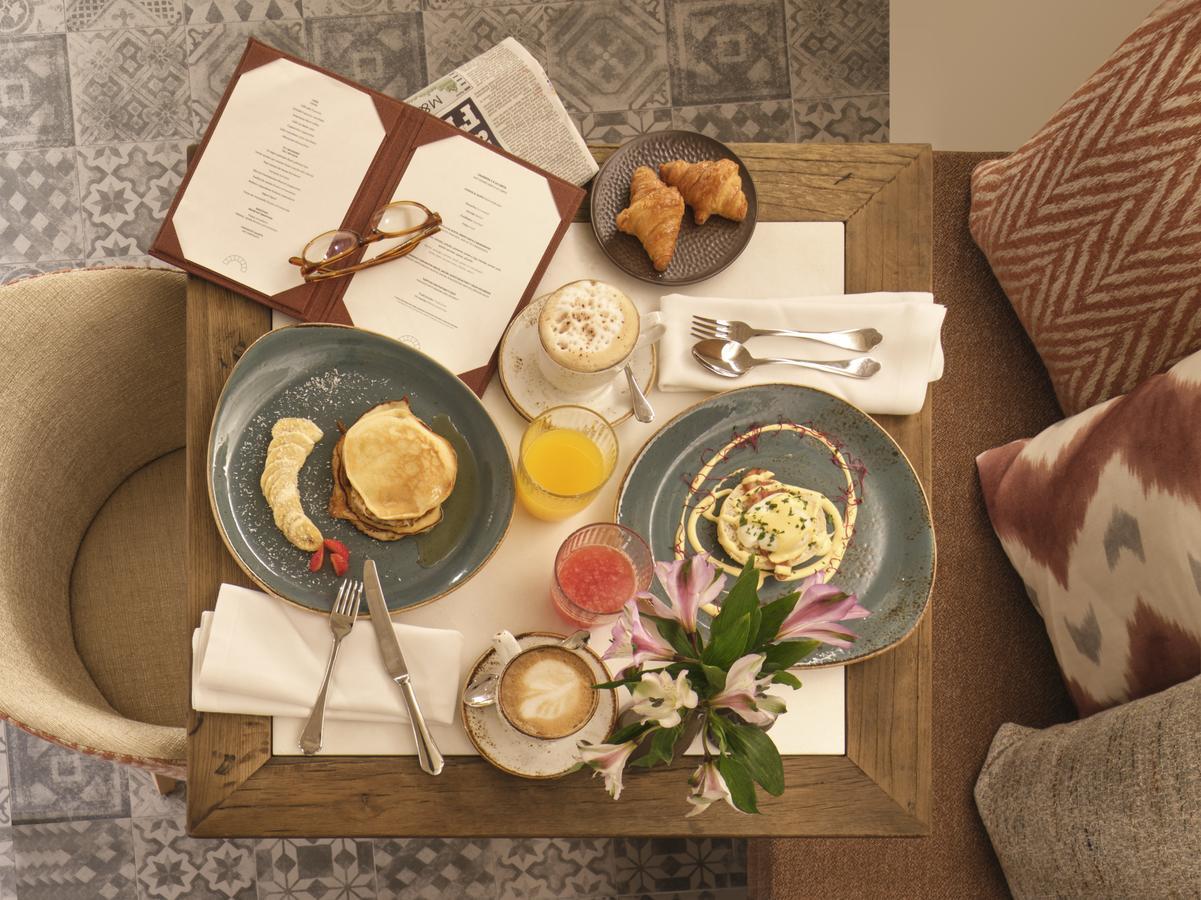 Hotel Antigua Palma - Casa Noble 외부 사진 Room service at the Four Seasons Hotel, Washington, D.C.