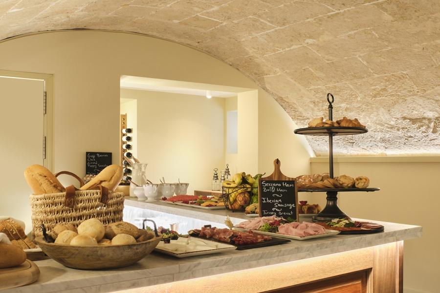 Hotel Antigua Palma - Casa Noble 외부 사진 A typical buffet