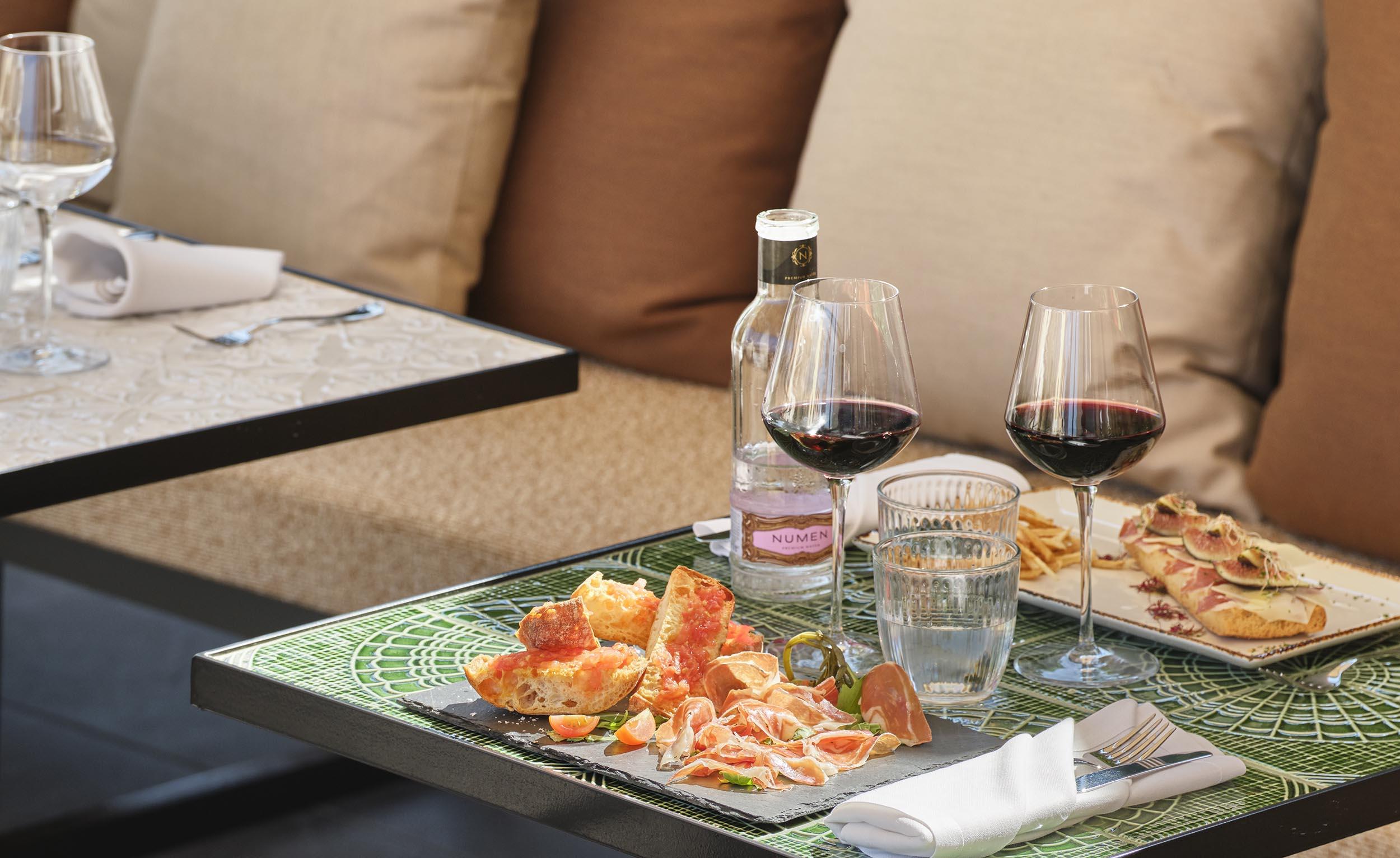 Hotel Antigua Palma - Casa Noble 외부 사진 A wine tasting at a winery
